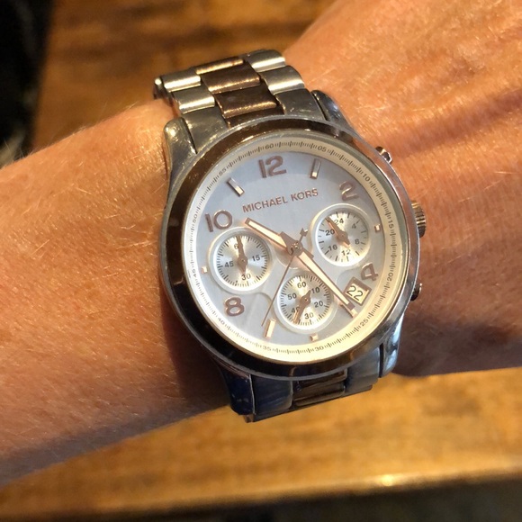 Michael Kors Chronograph Bracelet Silver-Tone Dial - Picture 5 of 5
